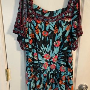 Large ECI top with slit sleeves